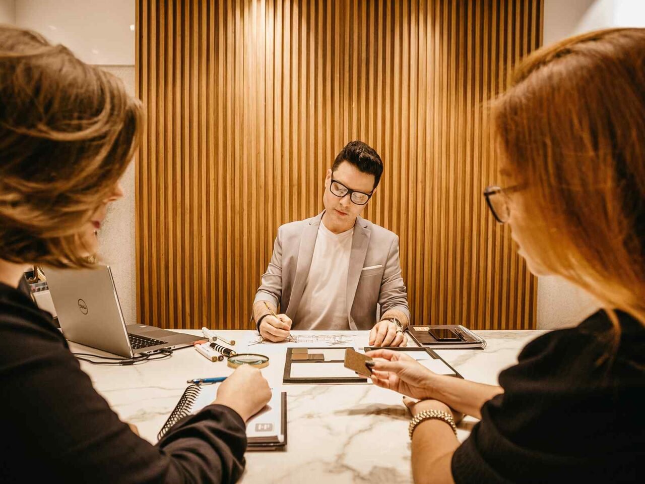 https://corporateexecutiveservices.com/wp-content/uploads/2020/09/service_01-1280x960.jpg